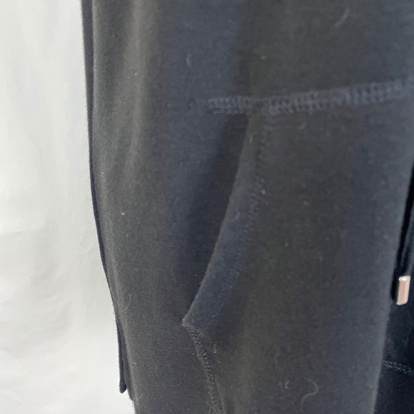 Cable & Gauge. Black Sleeveless Hoodie - Picture 3 of 5